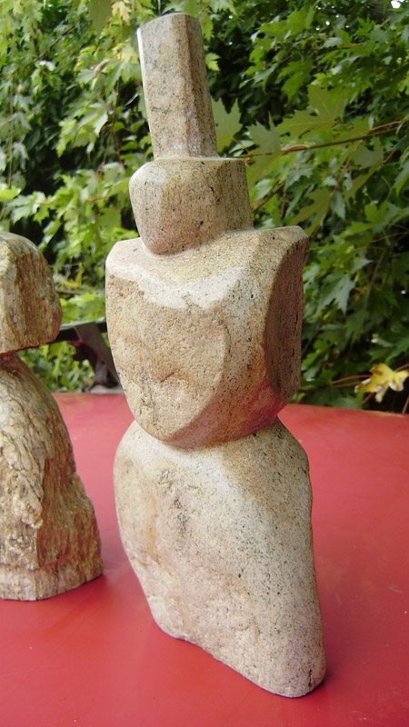 Les statues de bigoudenes de l atelier lithique de Concarneau