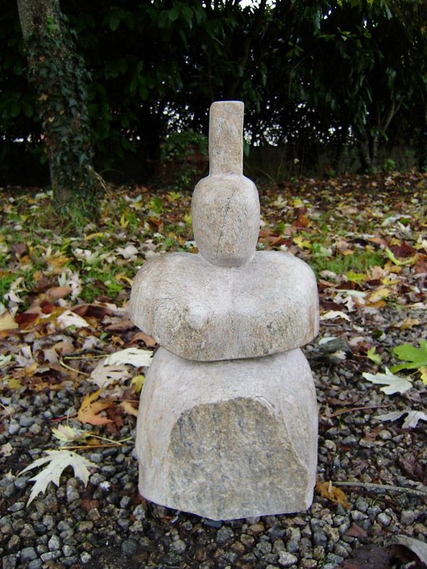 Les statues de bigoudenes de l atelier lithique de Concarneau