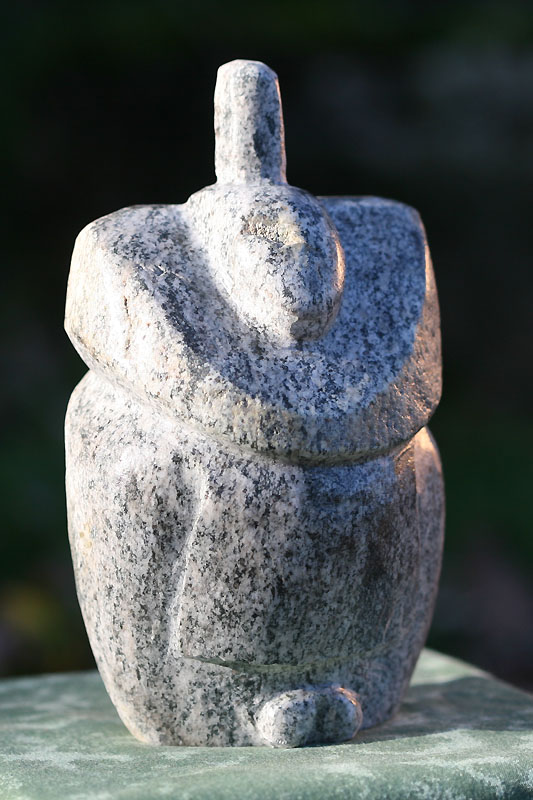 Les statues de bigoudenes de l atelier lithique de Concarneau