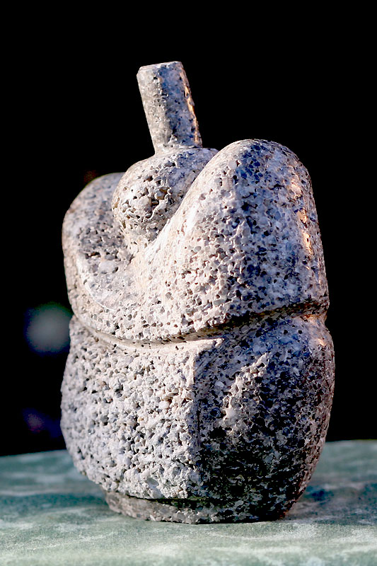 Les statues de bigoudenes de l atelier lithique de Concarneau