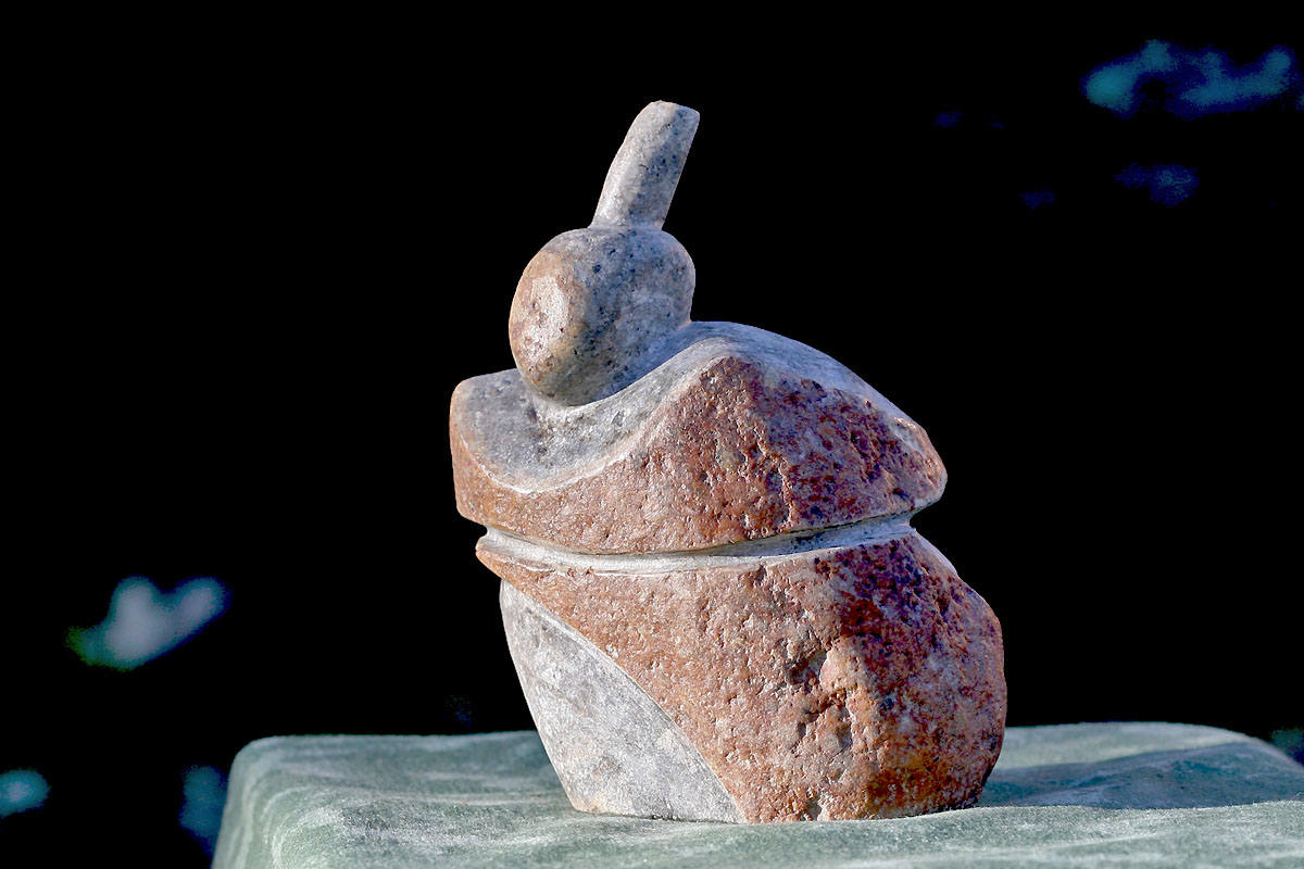 Les statues de bigoudenes de l atelier lithique de Concarneau